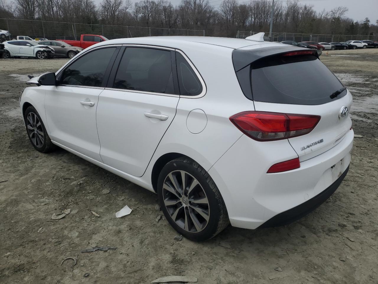 2019 Hyundai Elantra - Image 2