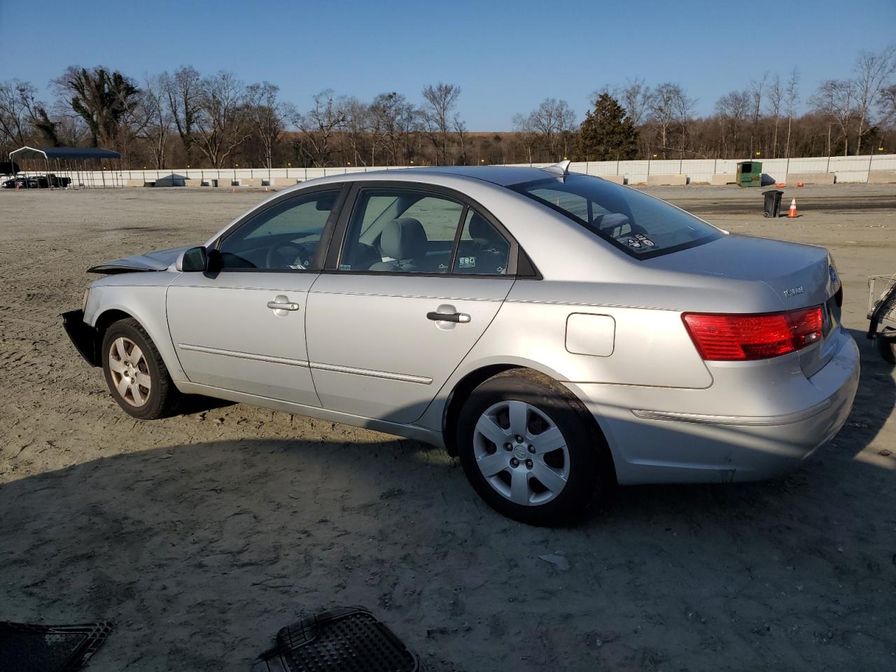2010 Hyundai Sonata - Image 2