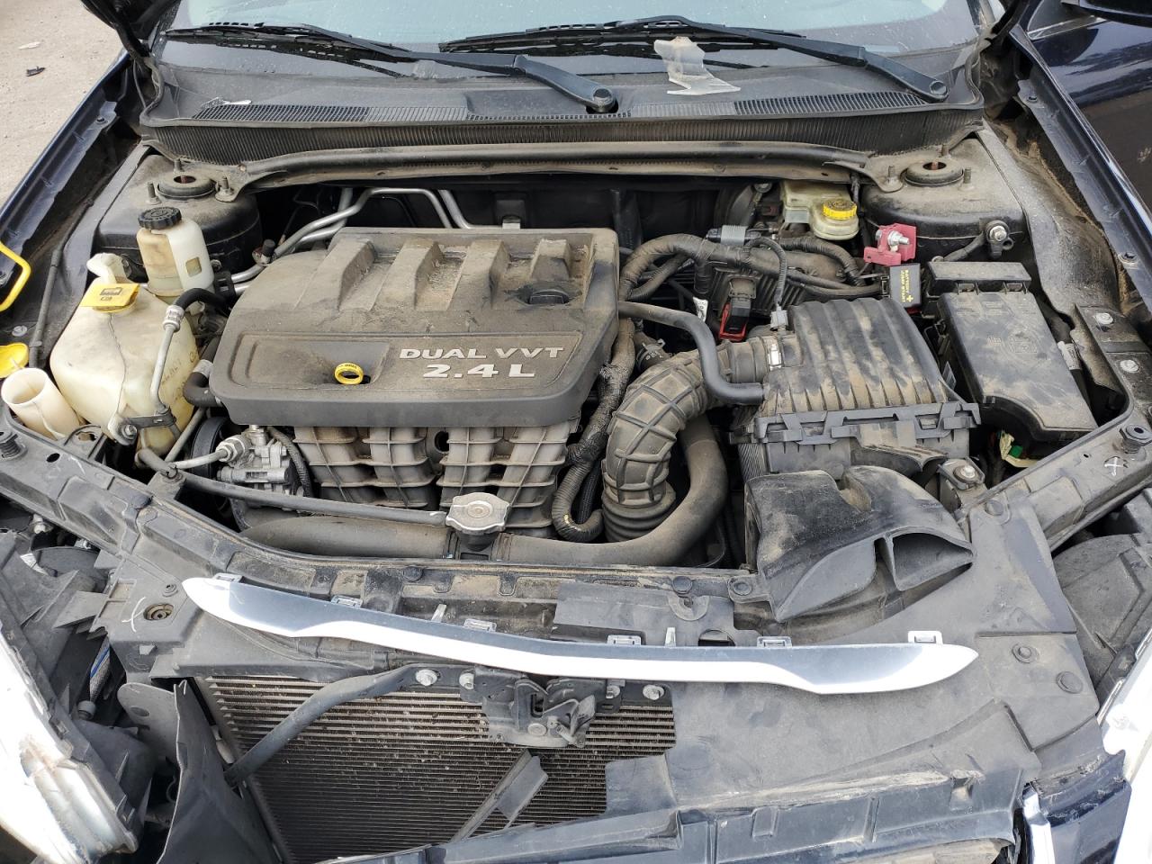 2011 Chrysler 200 - Image 11