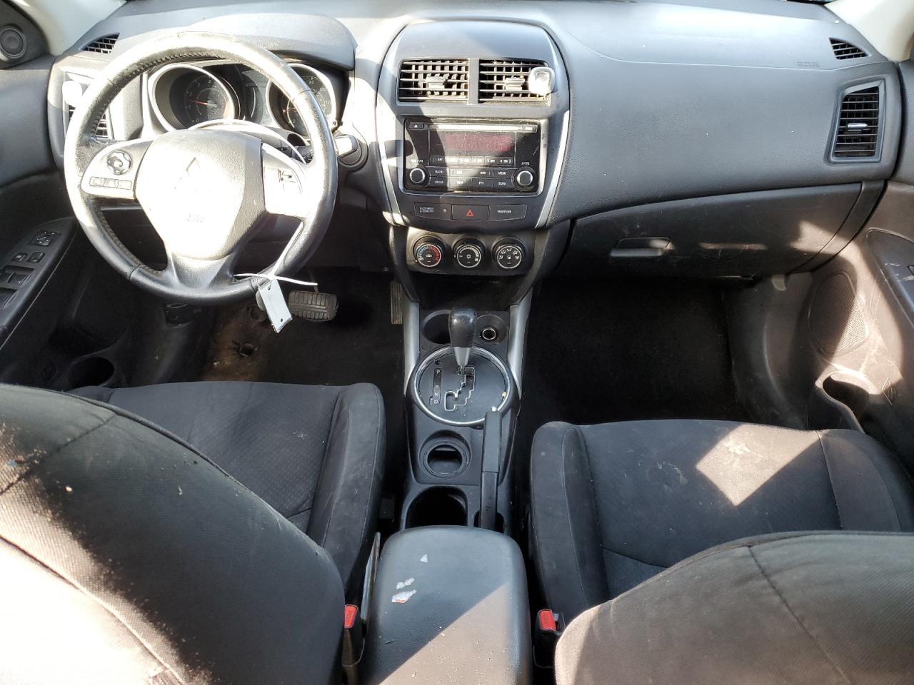 2014 Mitsubishi Outlander - Image 8