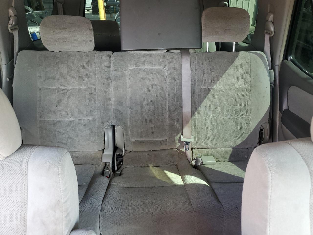 2005 Toyota Sequoia - Image 10