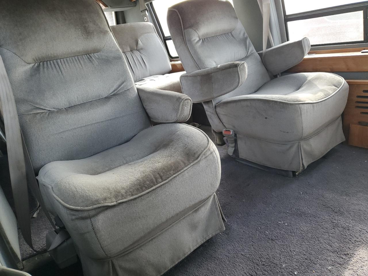 1995 Ford Econoline - Image 11