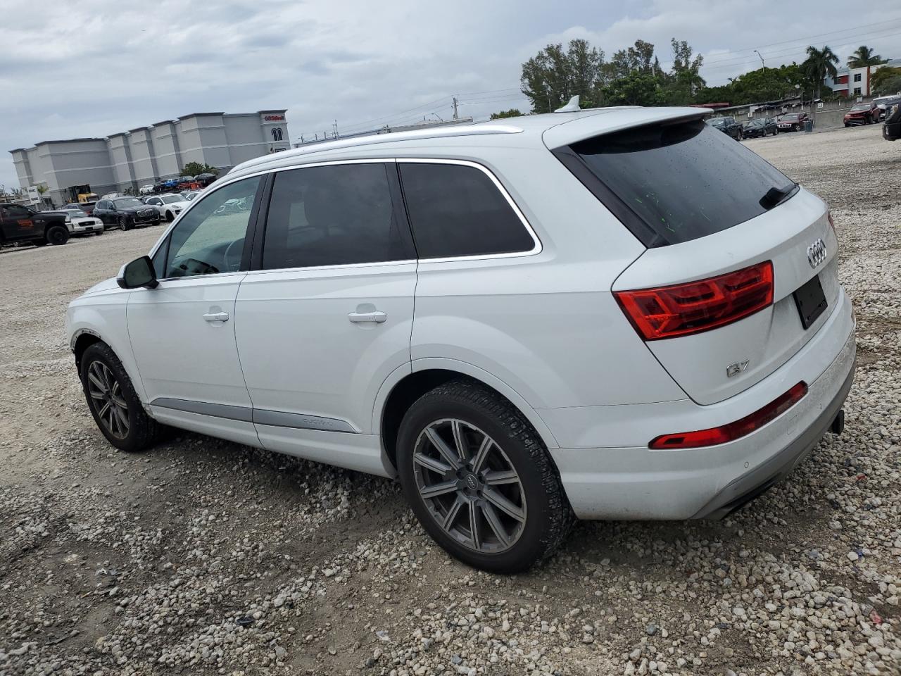 2017 Audi Q7 - Image 2