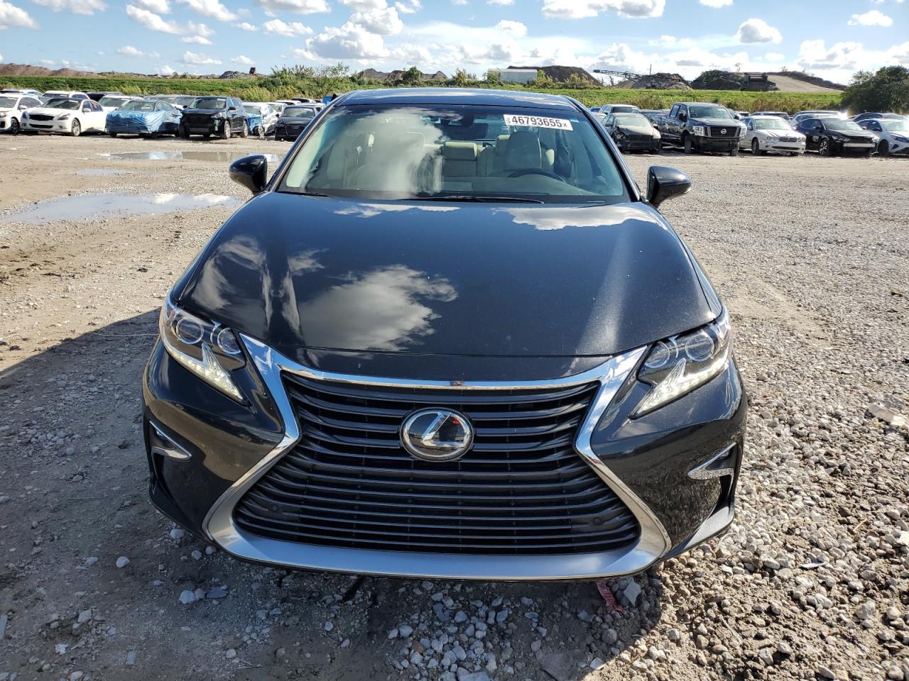 2017 Lexus ES - Image 5