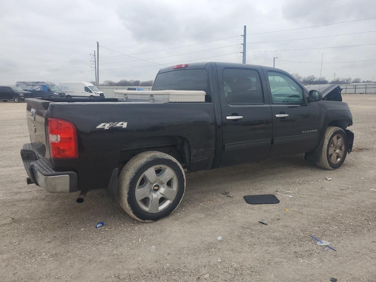 2011 Chevrolet Silverado - Image 3