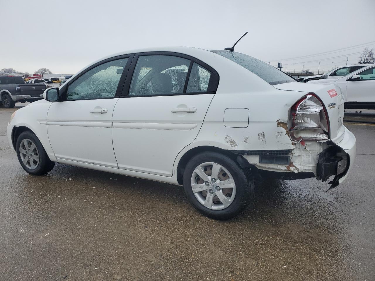 2010 Hyundai Accent - Image 2