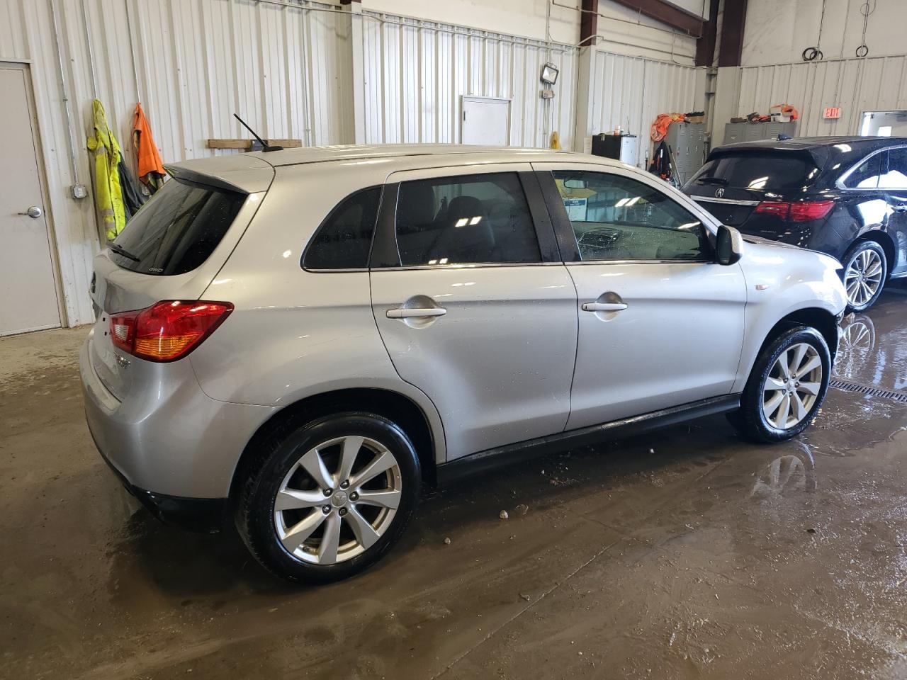 2015 Mitsubishi Outlander - Image 3