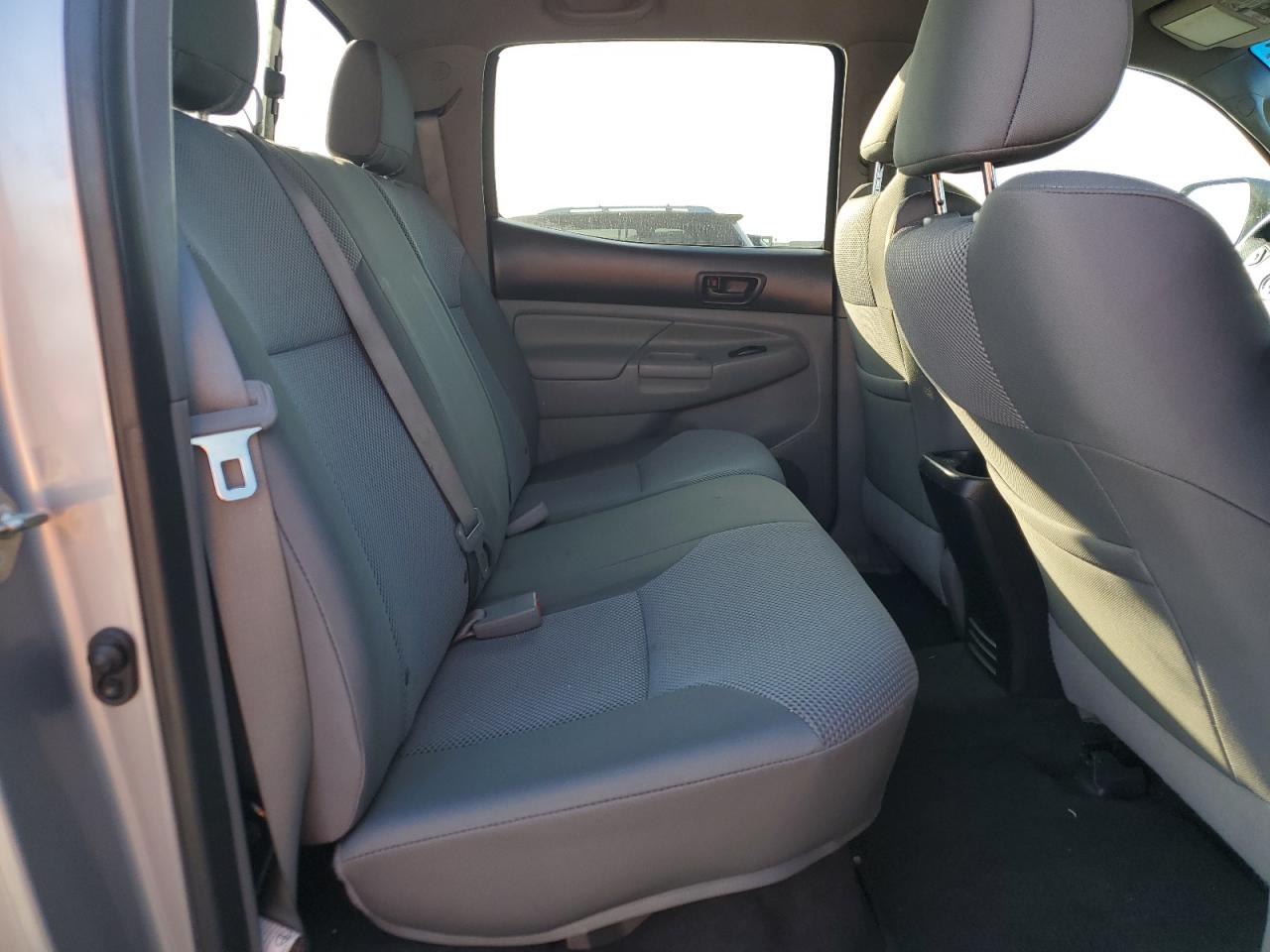 2015 Toyota Tacoma - Image 10