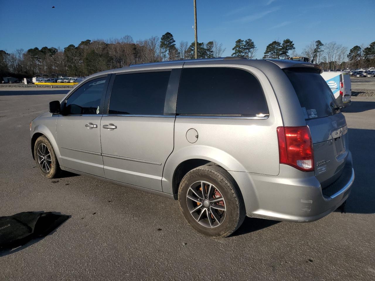 2017 Dodge Caravan - Image 2