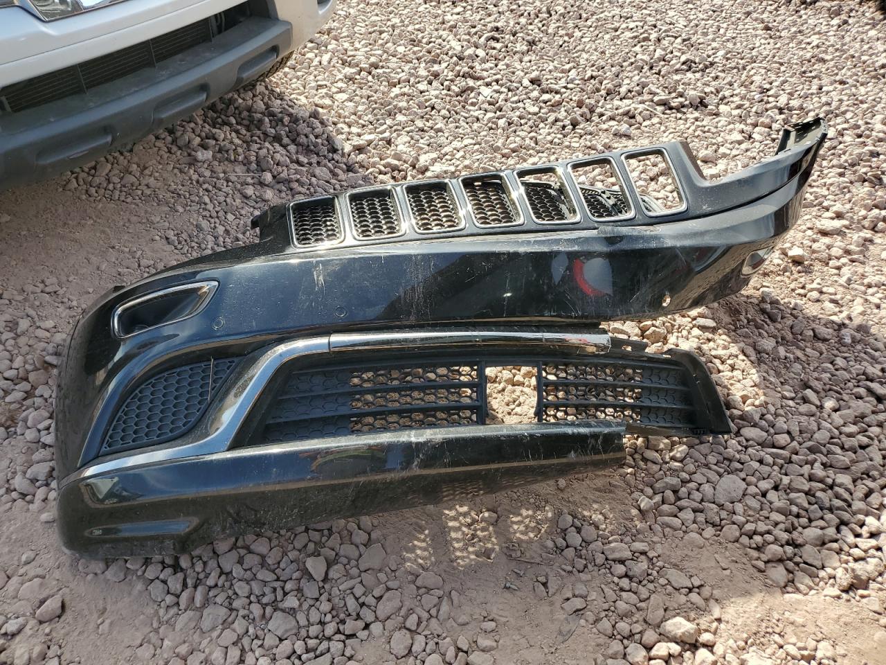 2015 Jeep Grand Cherokee - Image 13