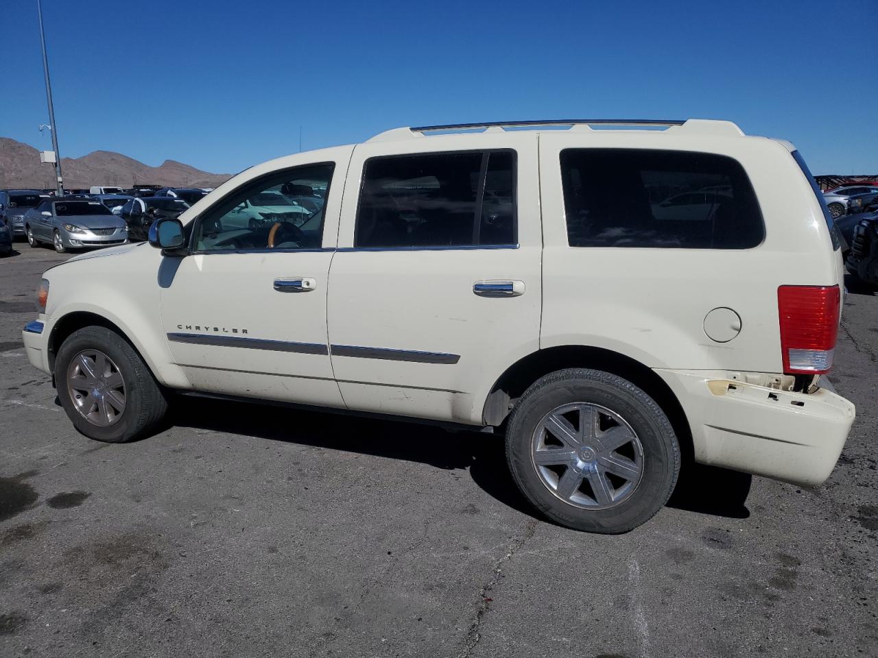 2009 Chrysler Aspen - Image 2