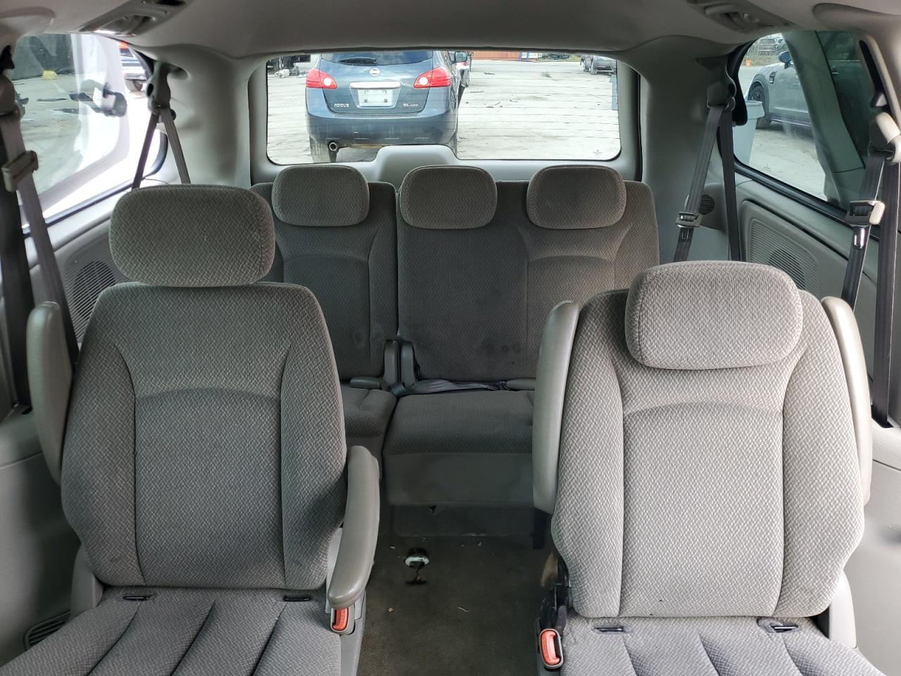 2005 Dodge Caravan - Image 10