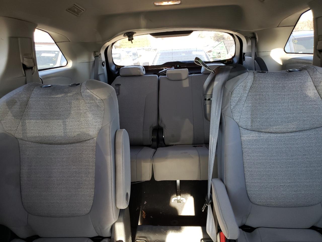 2022 Toyota Sienna - Image 10