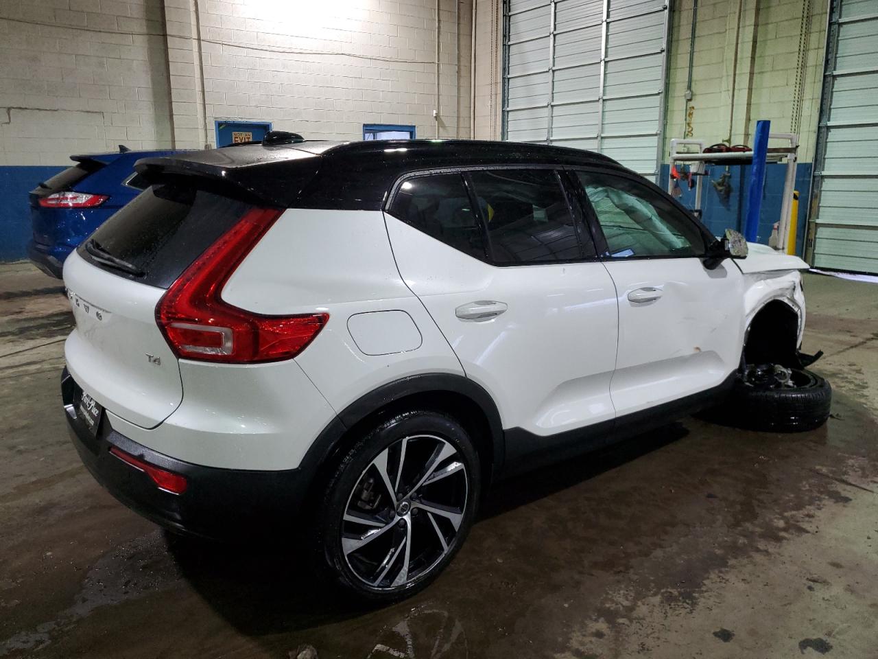 2021 Volvo XC40 - Image 3