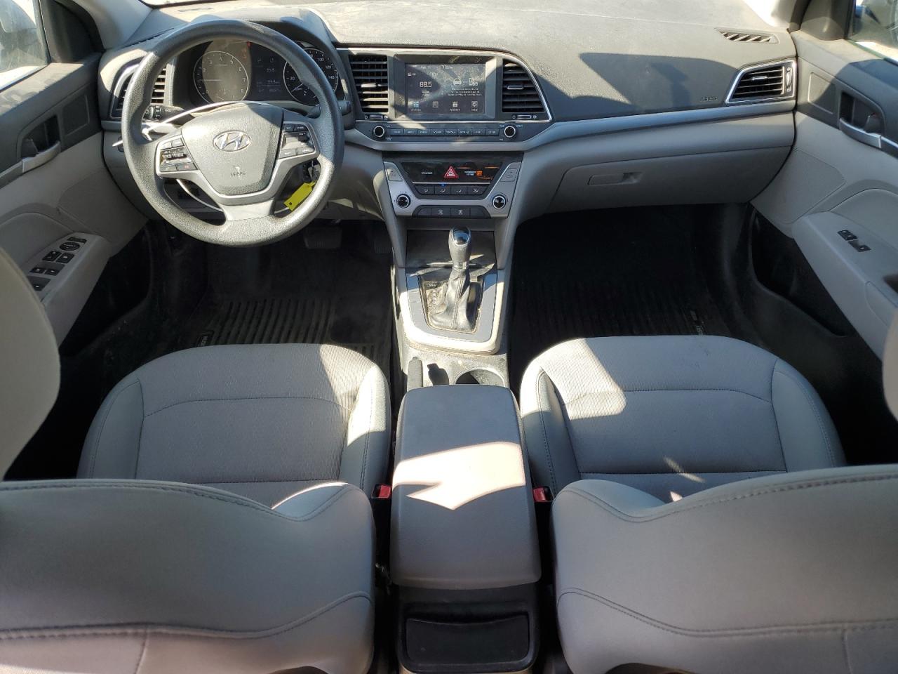2017 Hyundai Elantra - Image 8