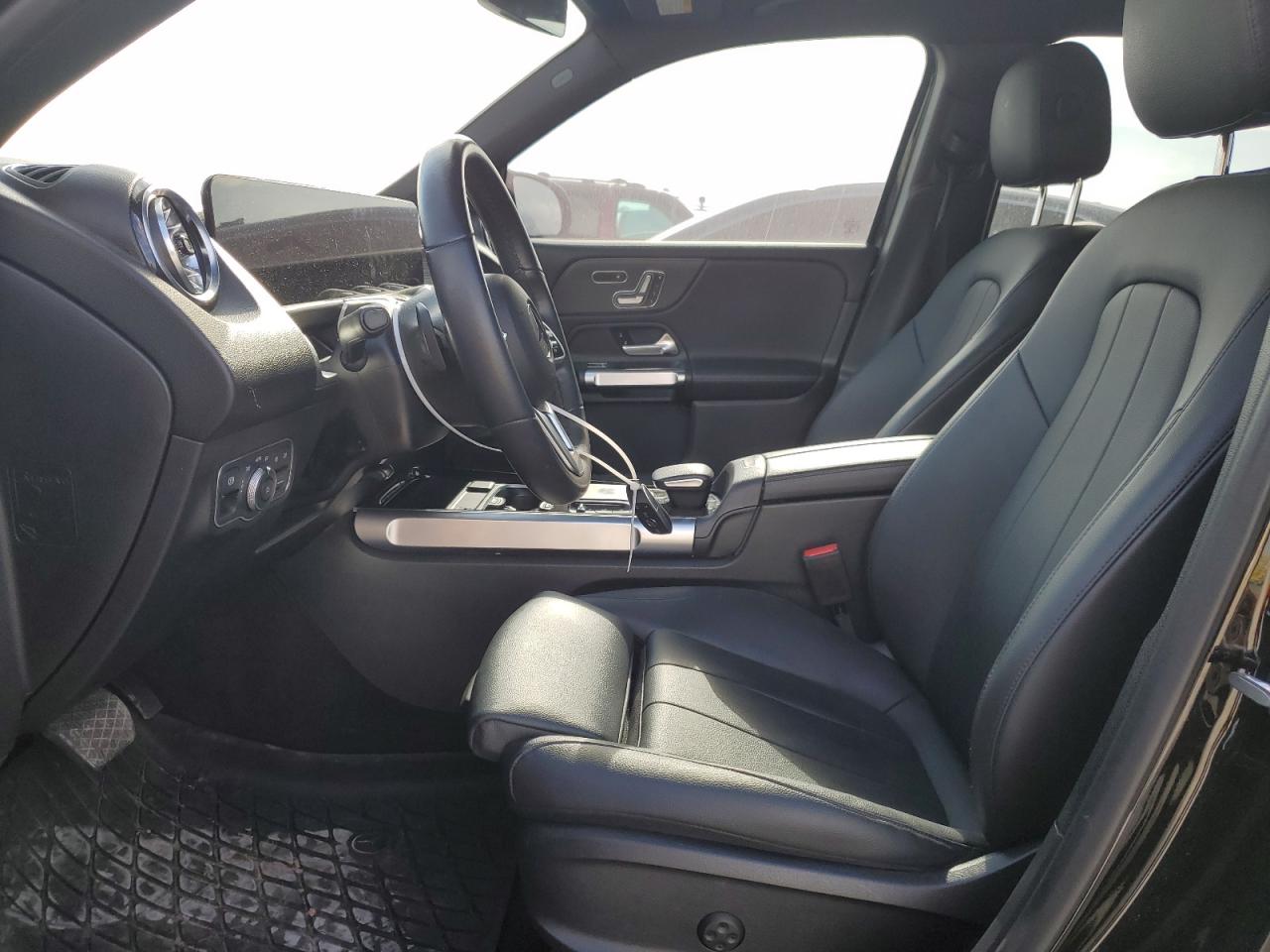 2023 Mercedes-Benz GLB - Image 7