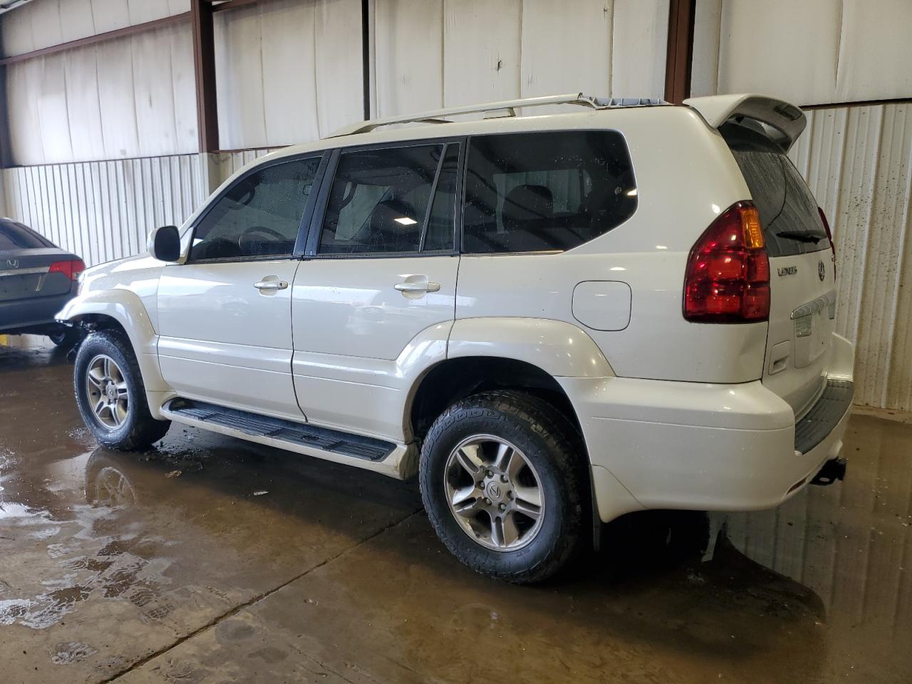 2004 Lexus GX - Image 2