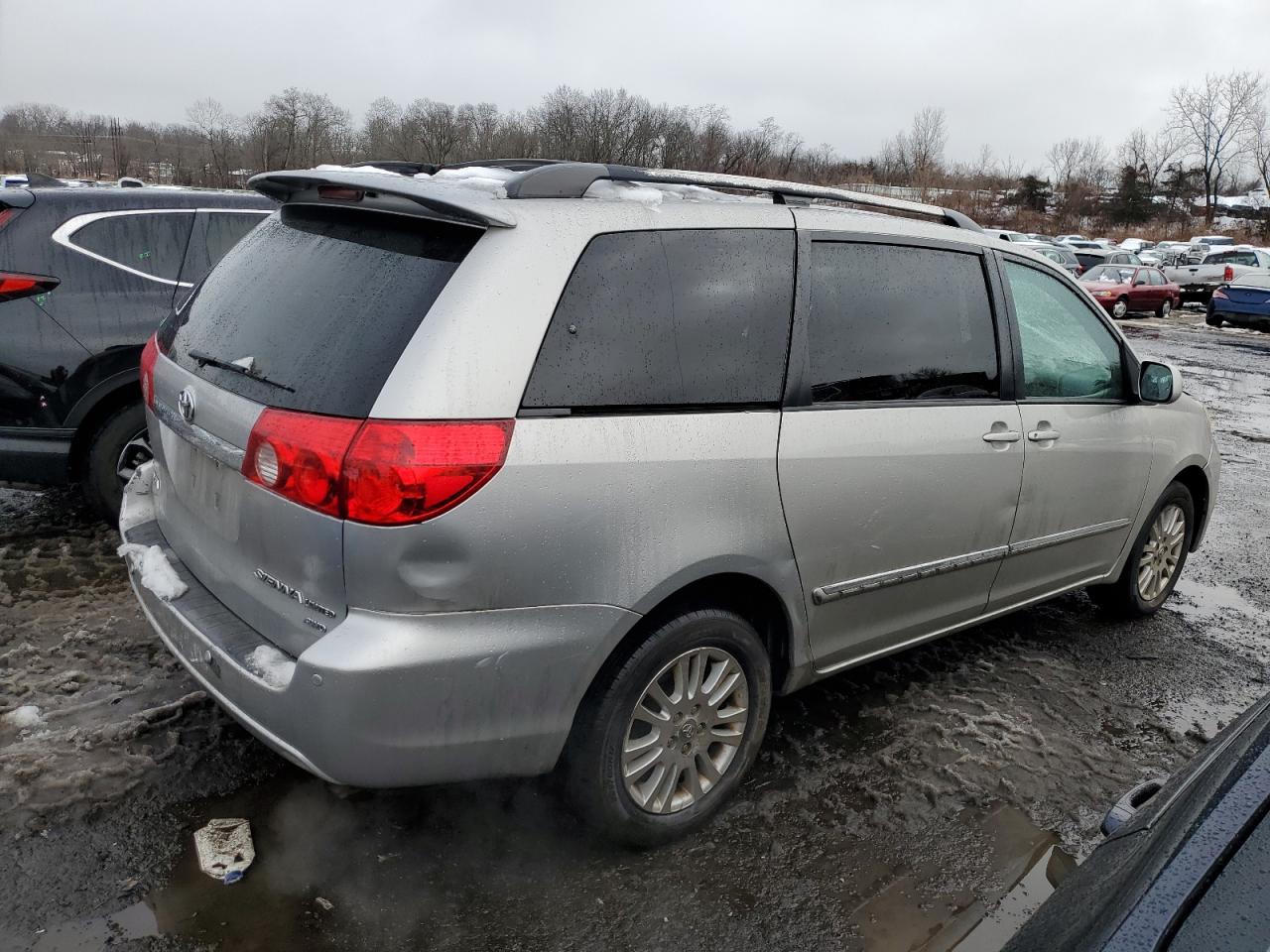 2009 Toyota Sienna - Image 3