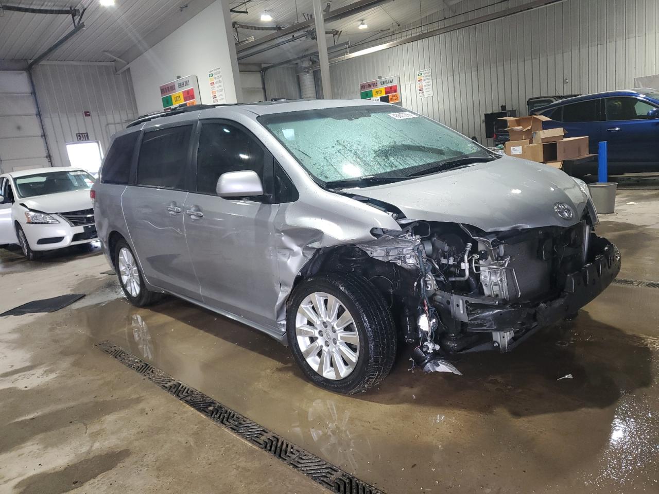 2012 Toyota Sienna - Image 4