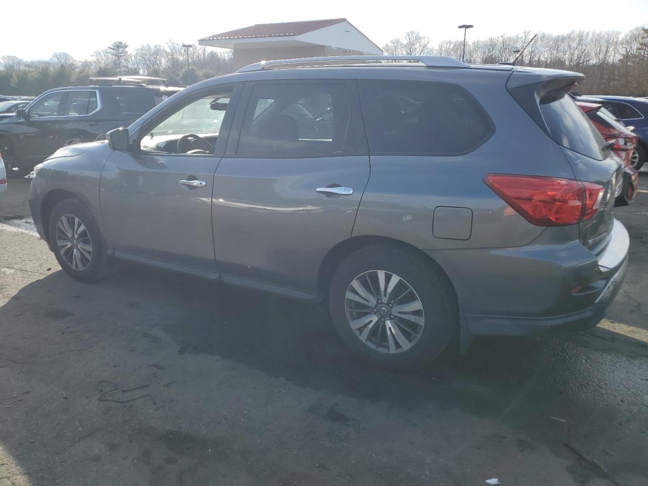 2017 Nissan Pathfinder - Image 2