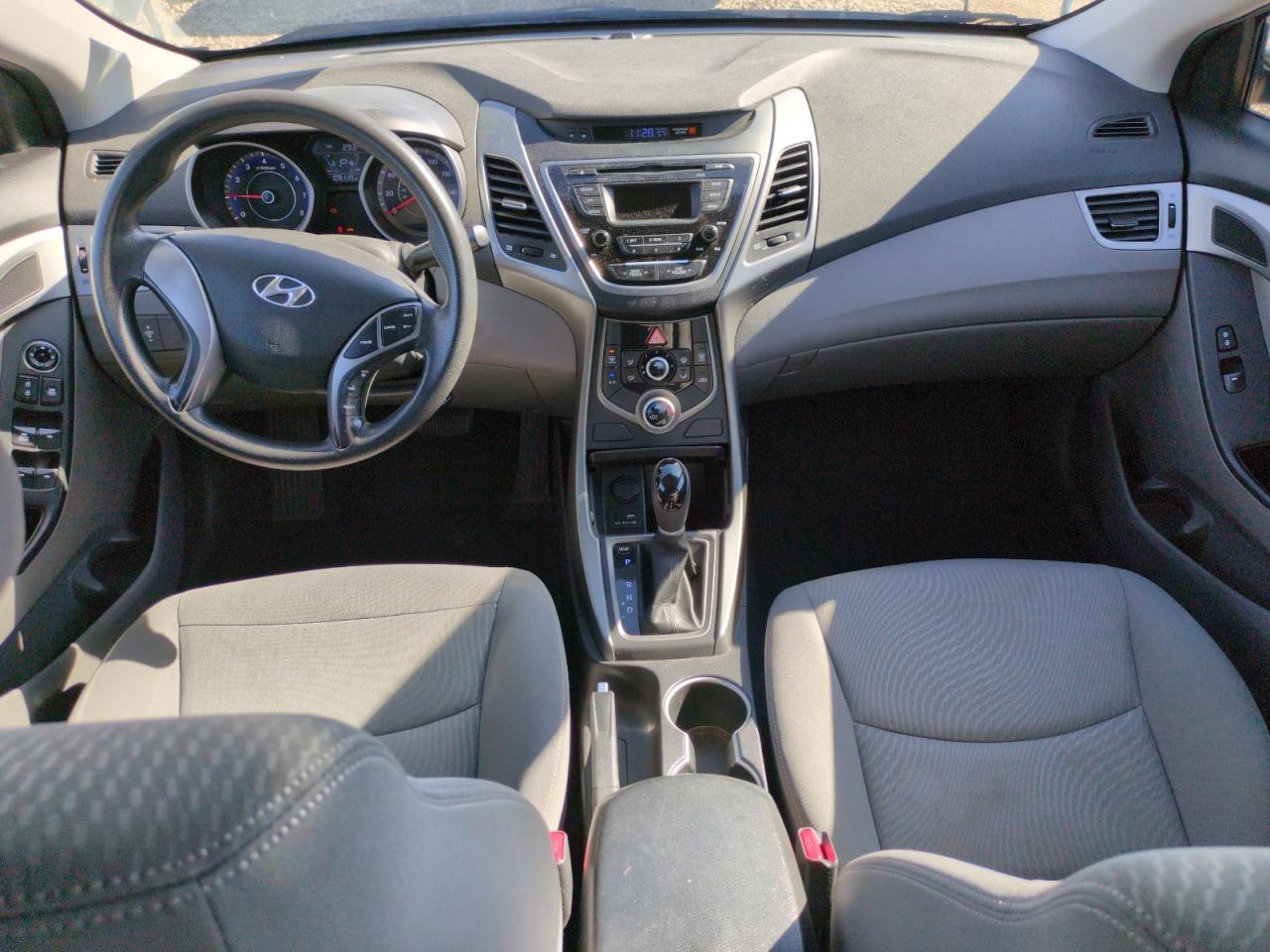 2015 Hyundai Elantra - Image 8