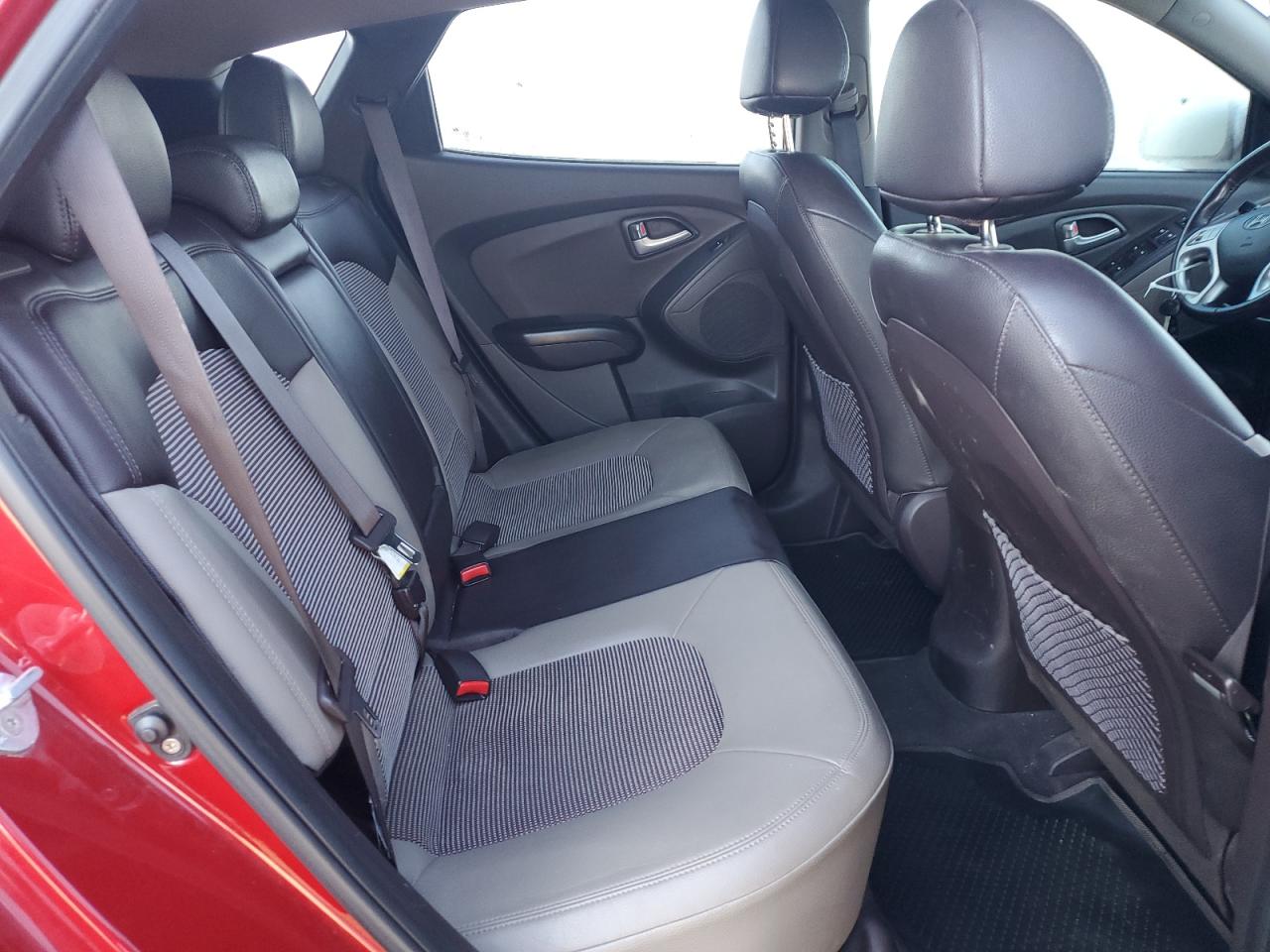 2012 Hyundai Tucson - Image 11