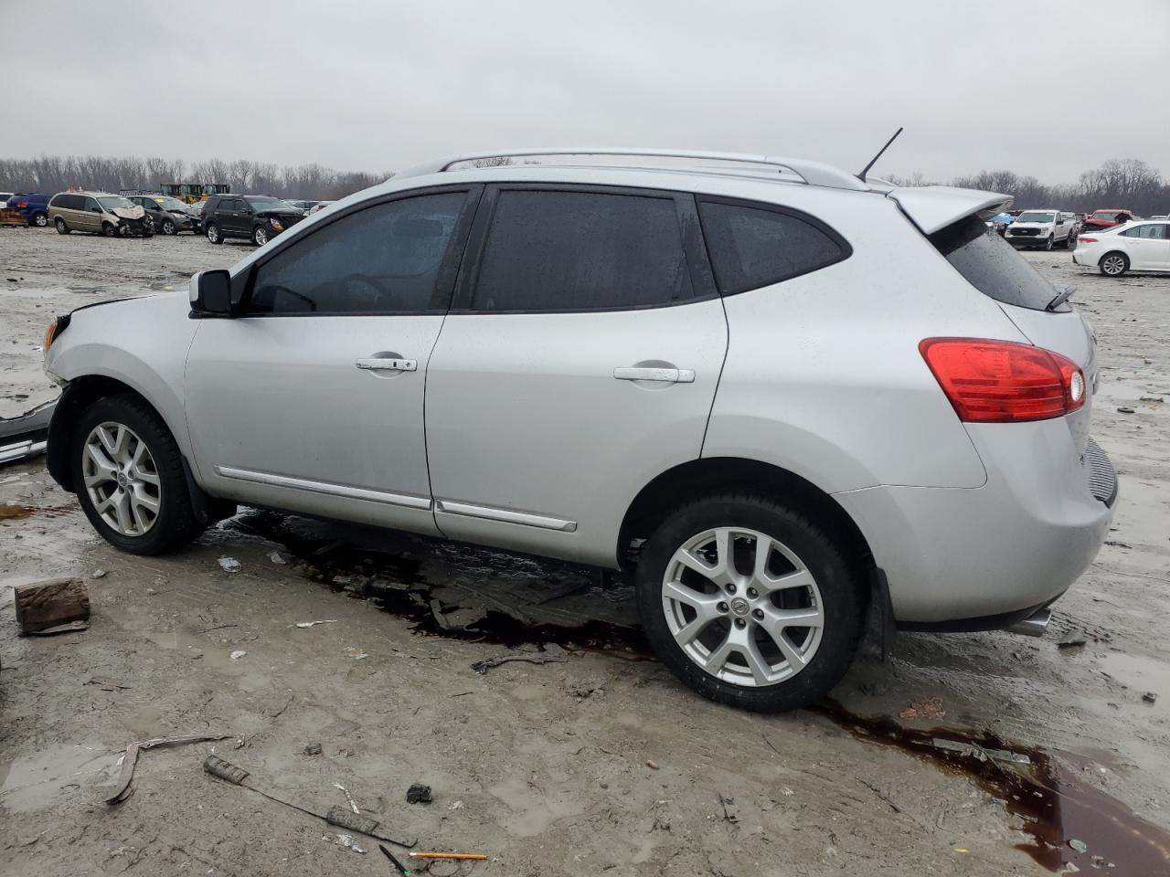 2013 Nissan Rogue - Image 2