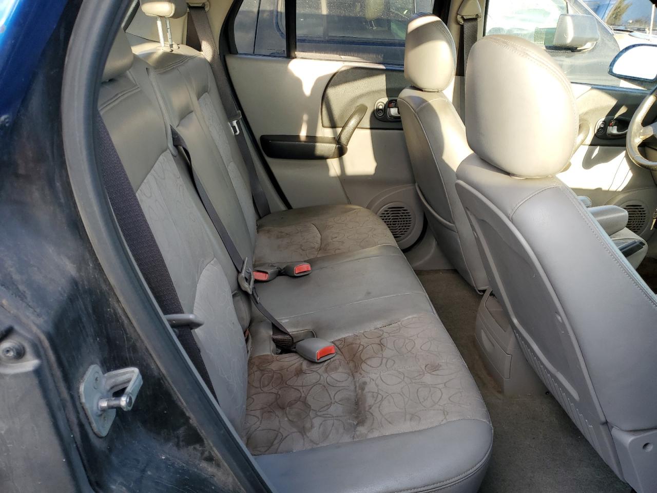 2004 Saturn VUE - Image 11