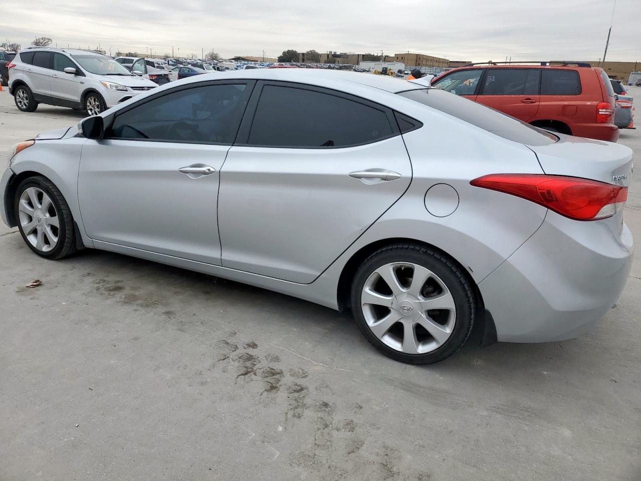 2013 Hyundai Elantra - Image 2