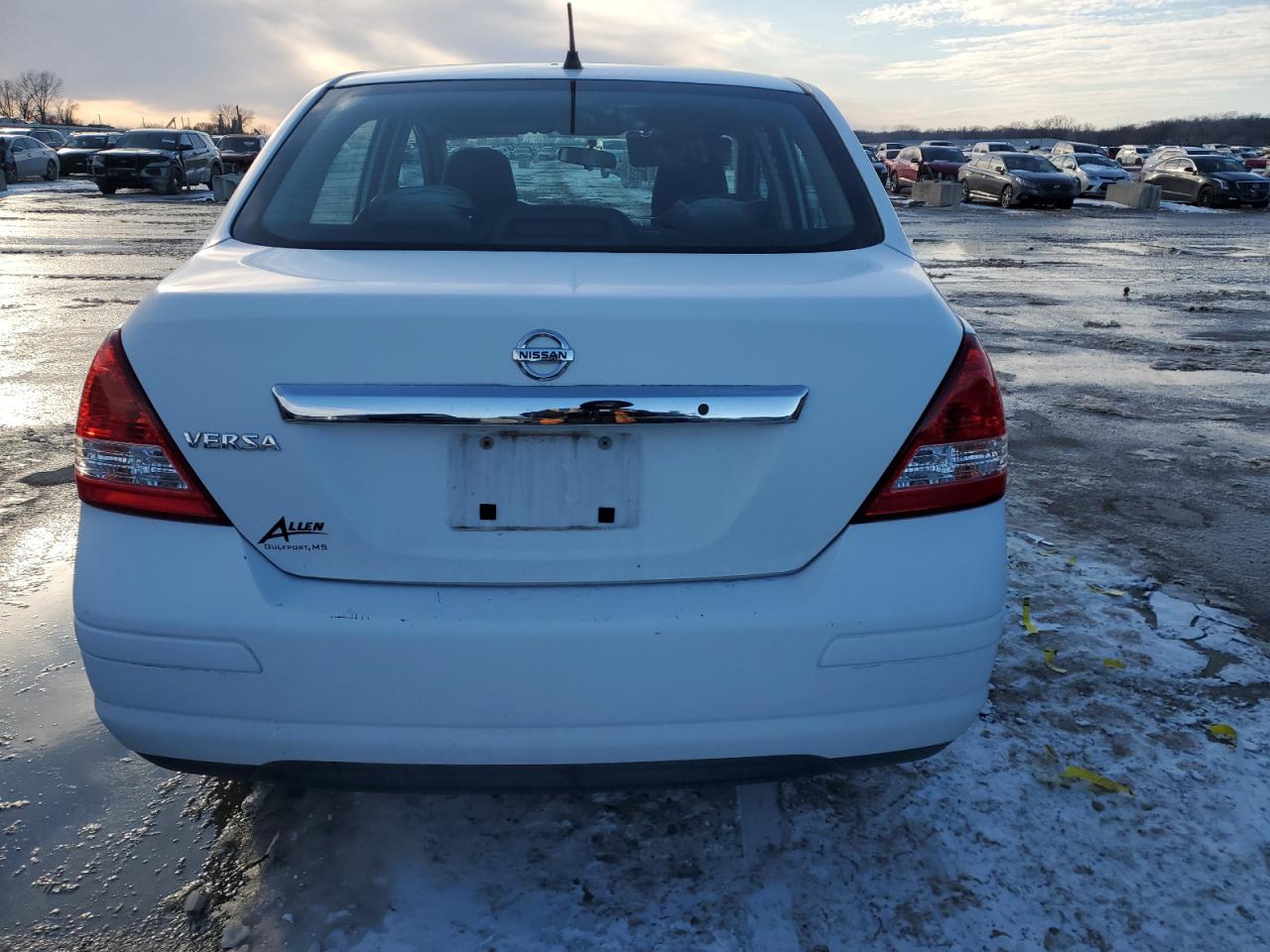 2011 Nissan Versa - Image 6