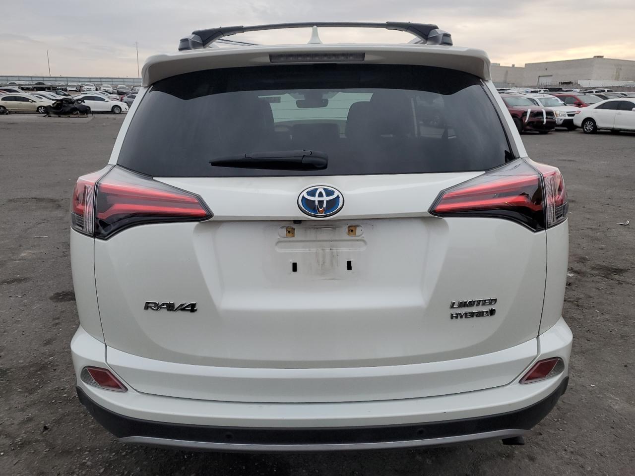 2018 Toyota RAV 4 - Image 6
