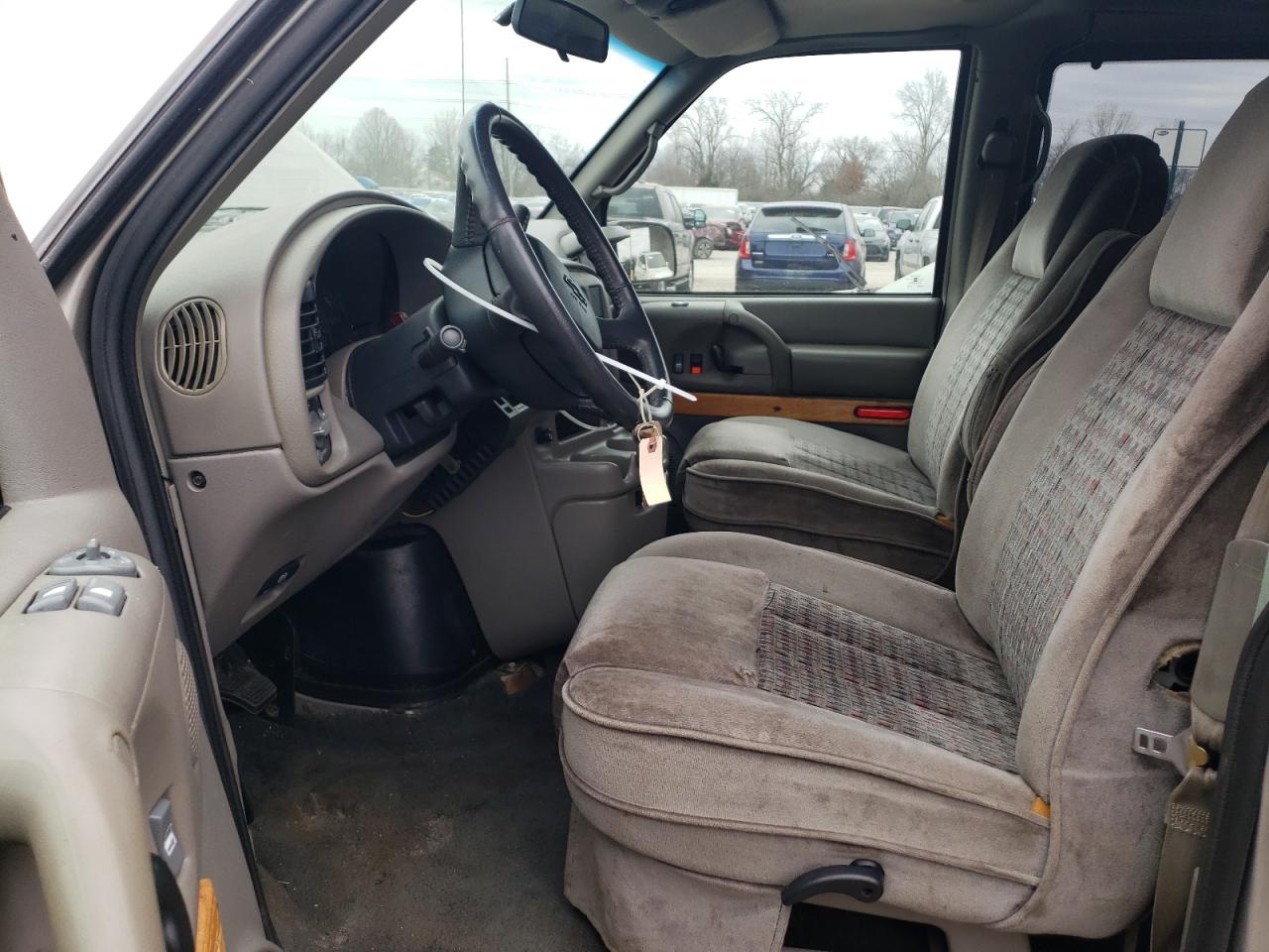 2002 Chevrolet Astro - Image 7