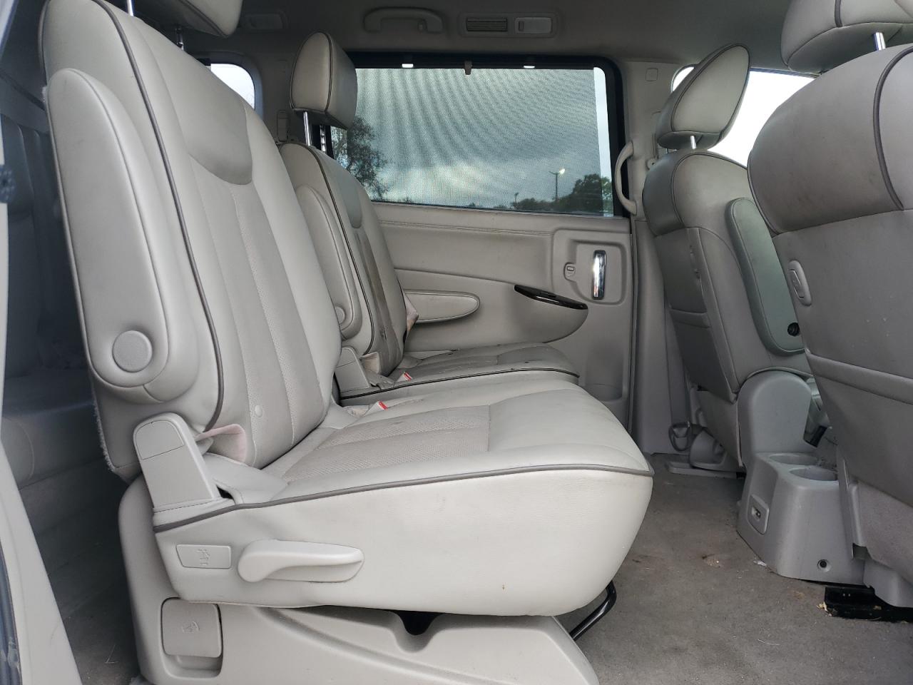2015 Nissan Quest - Image 11