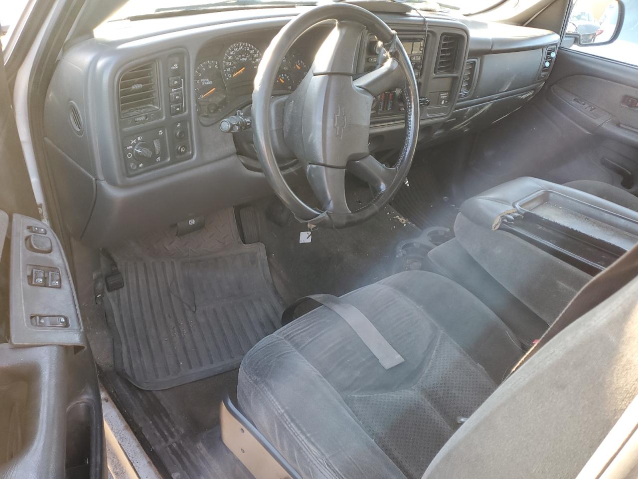 2003 Chevrolet Silverado - Image 8
