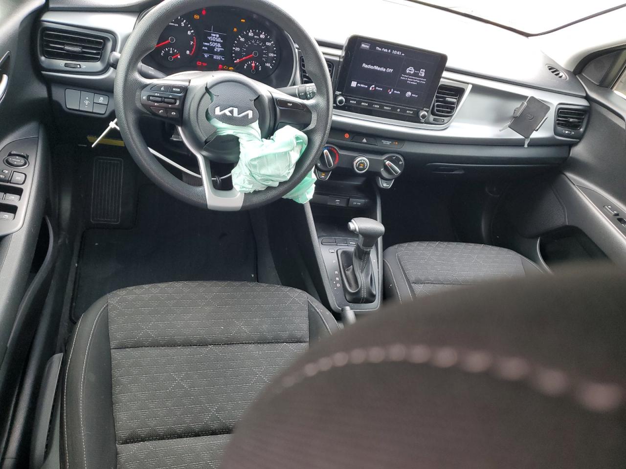 2022 Kia Rio - Image 8