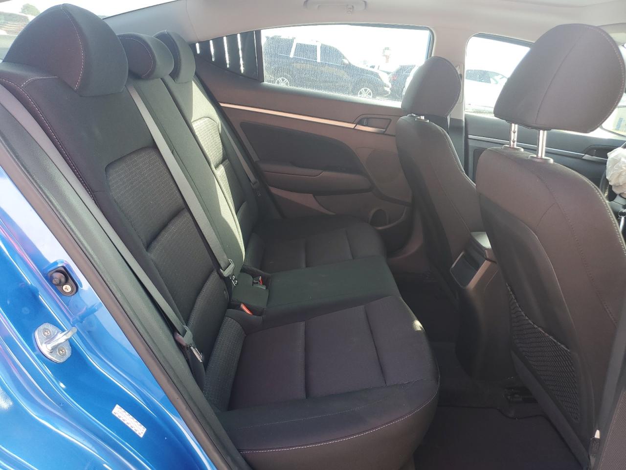2017 Hyundai Elantra - Image 11