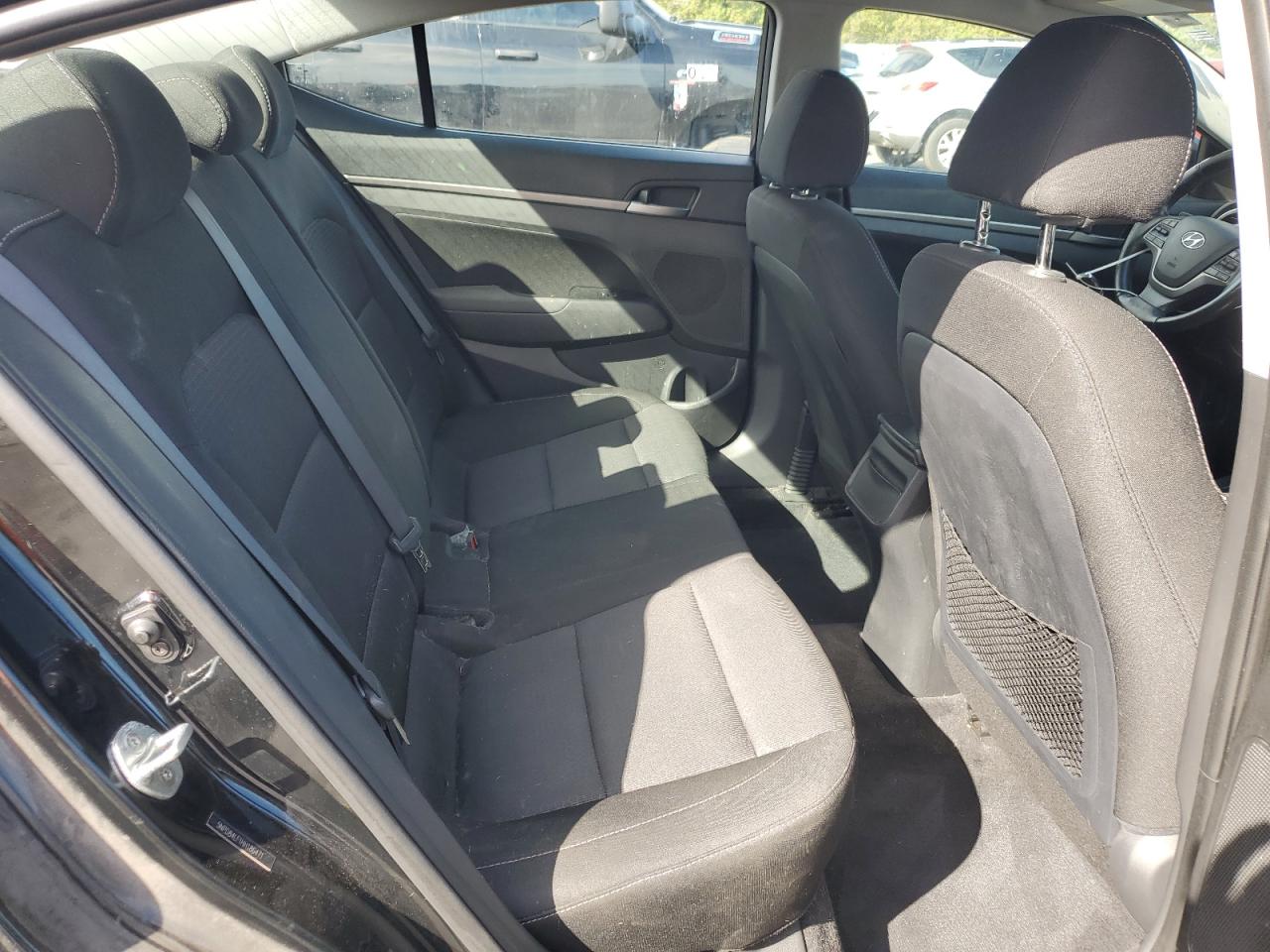 2017 Hyundai Elantra - Image 10
