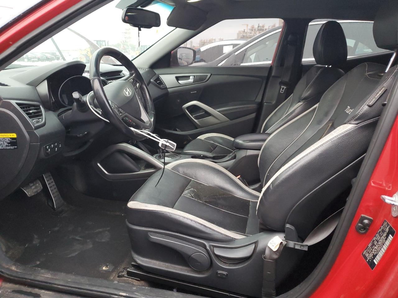 2015 Hyundai Veloster - Image 7