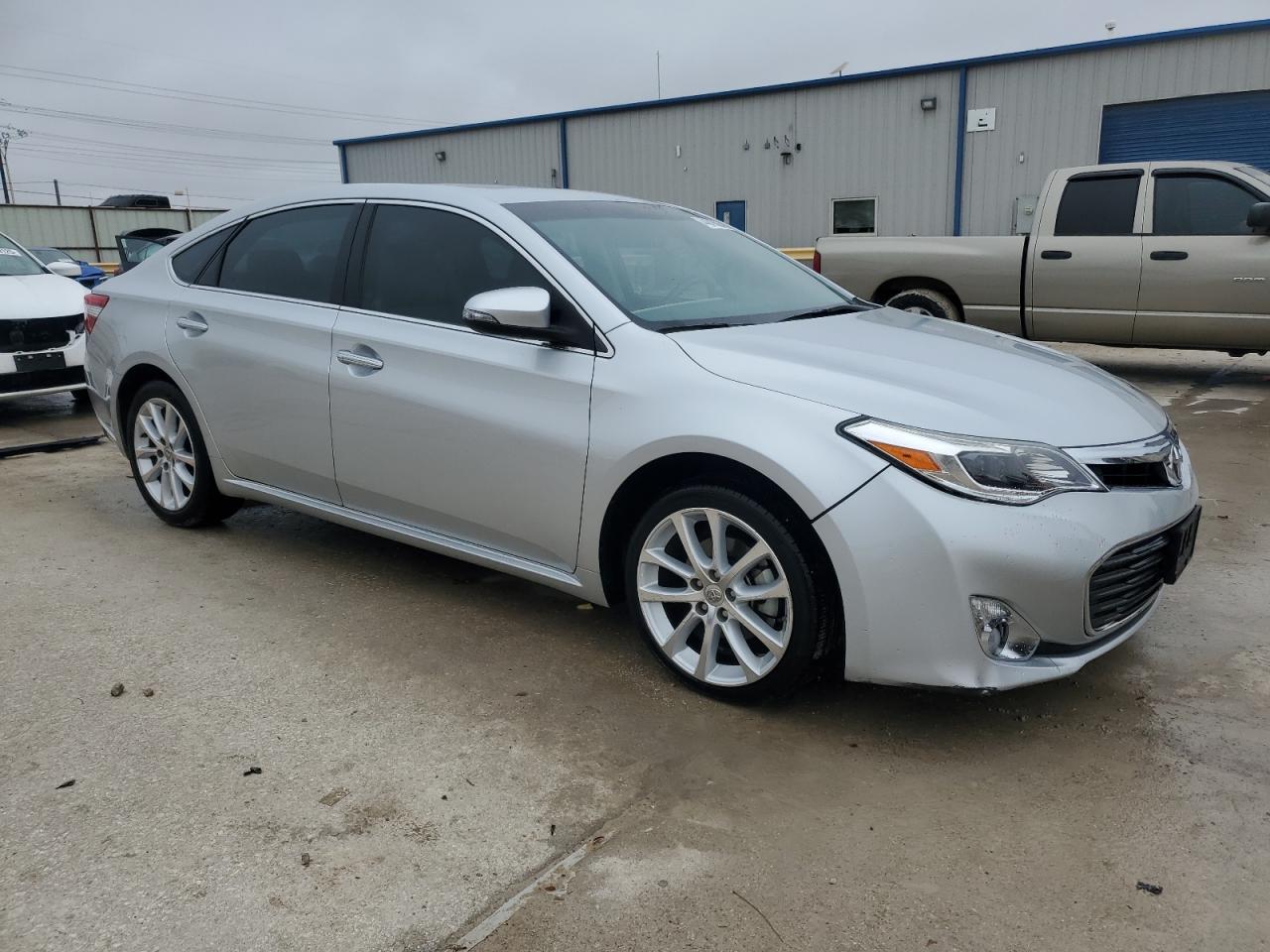 2013 Toyota Avalon - Image 4