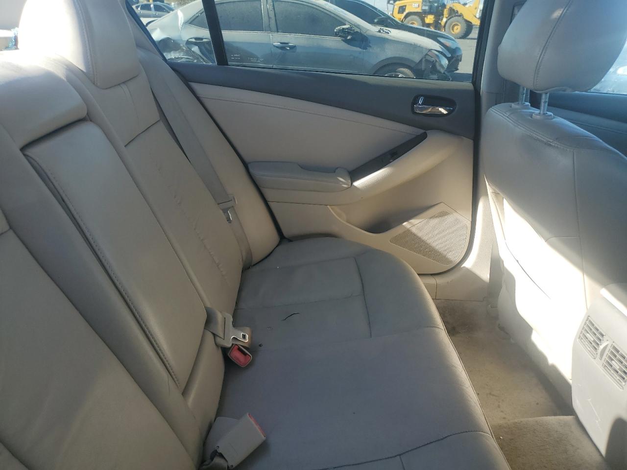 2011 Nissan Altima - Image 10