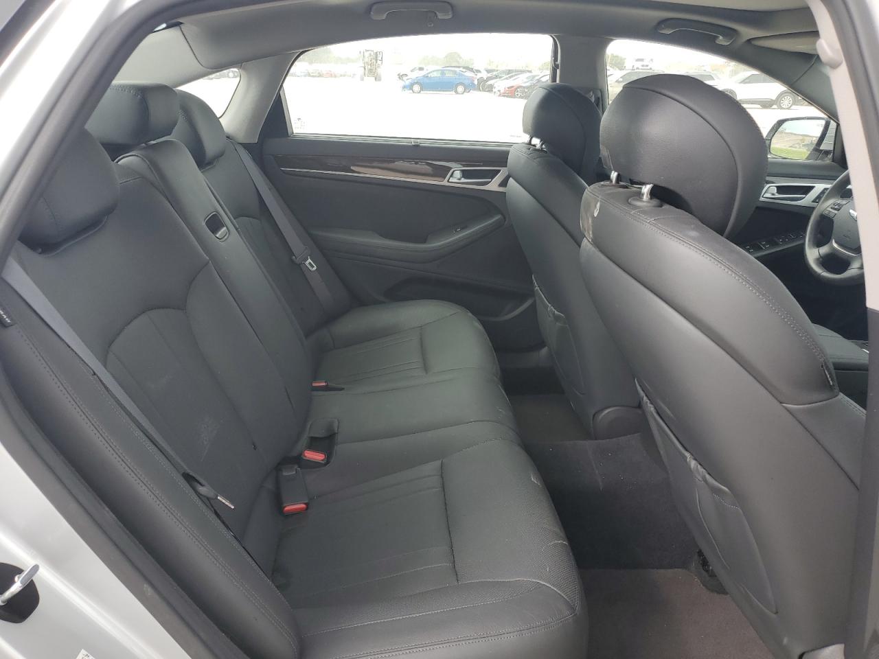 2015 Hyundai Genesis - Image 10