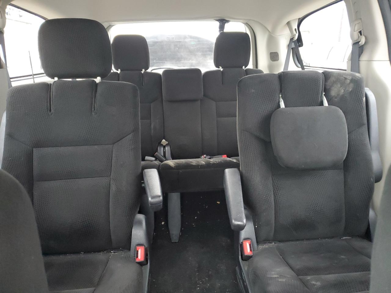 2016 Dodge Caravan - Image 10