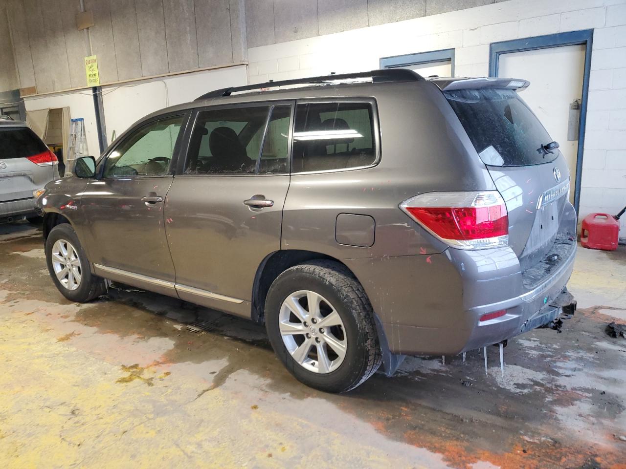2012 Toyota Highlander - Image 2
