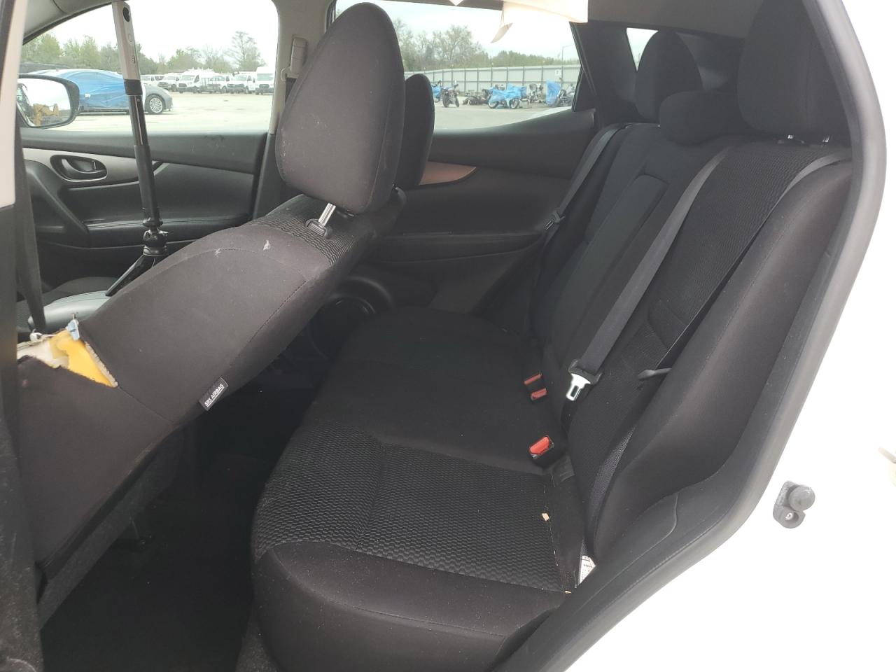 2018 Nissan Rogue - Image 11