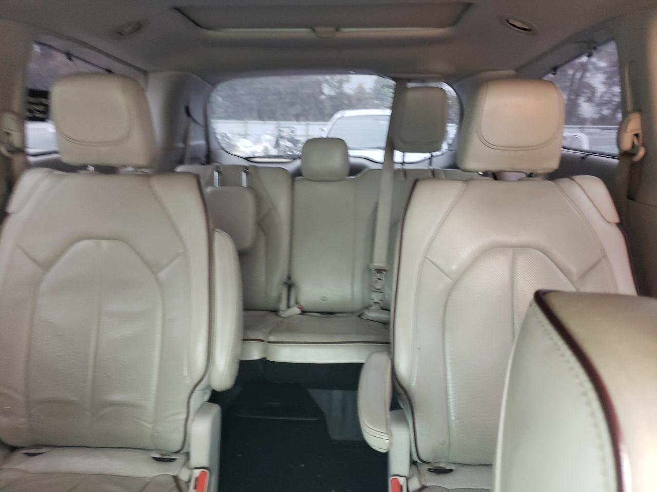 2017 Chrysler Pacifica - Image 10