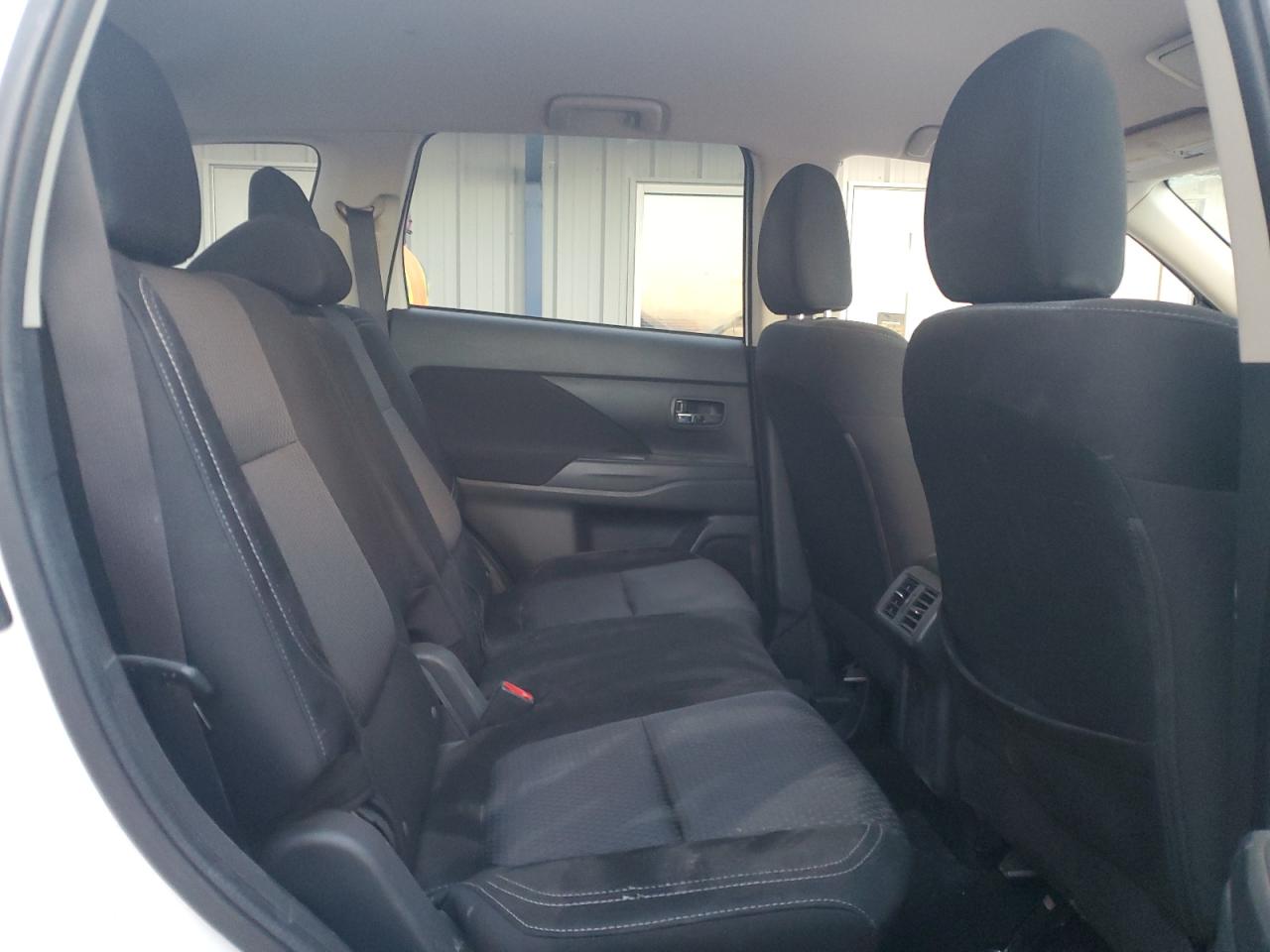 2019 Mitsubishi Outlander - Image 11