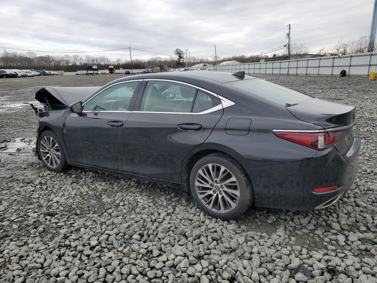 2019 Lexus ES - Image 2