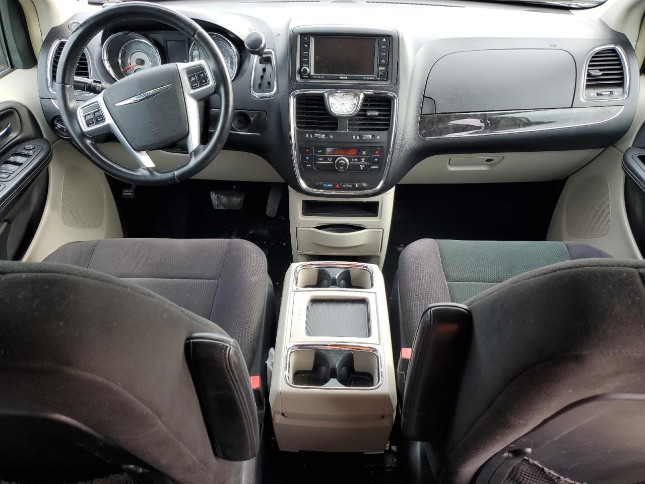 2011 Chrysler Town & Country - Image 8