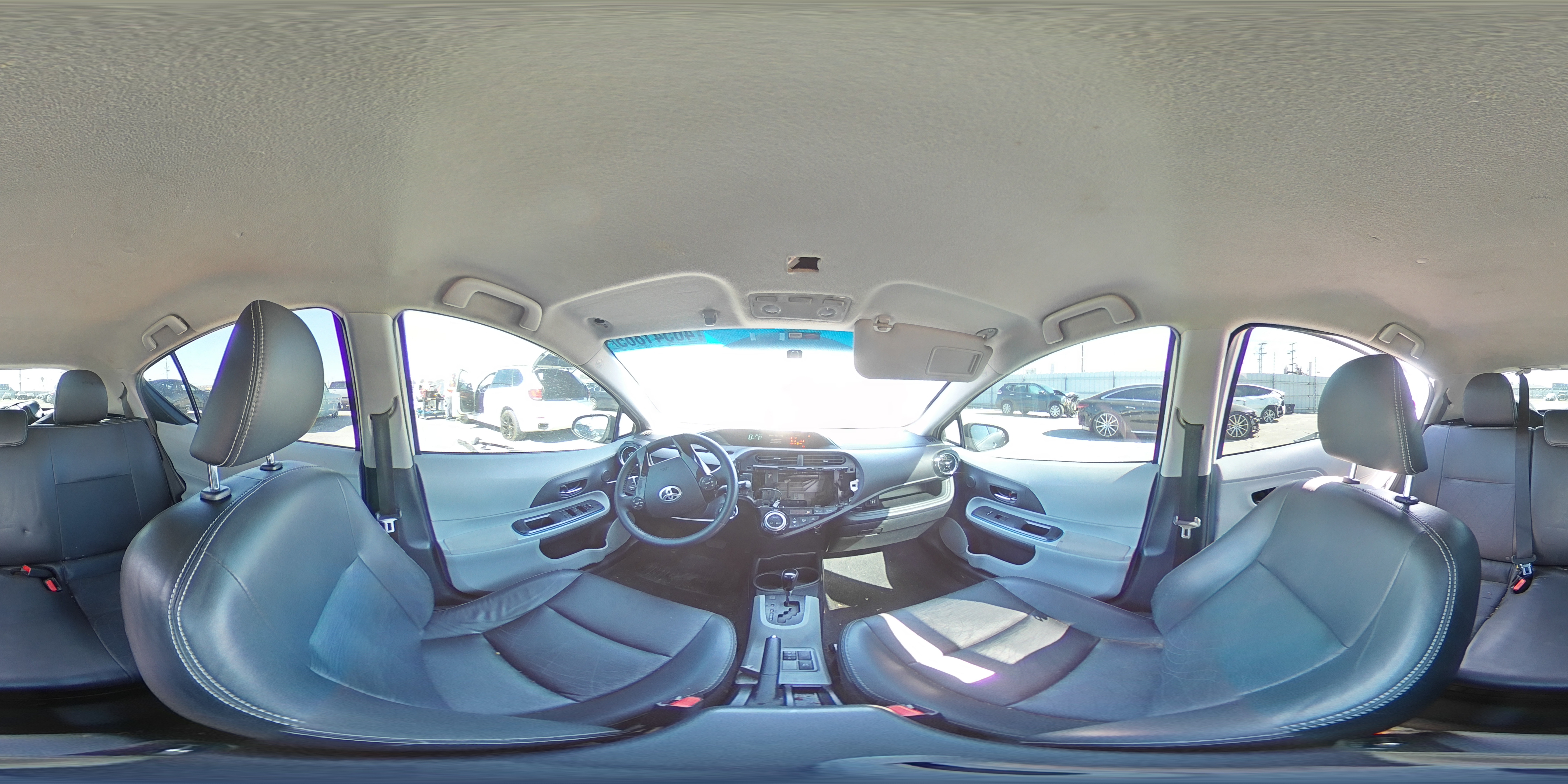 2012 Toyota Prius - Image 13