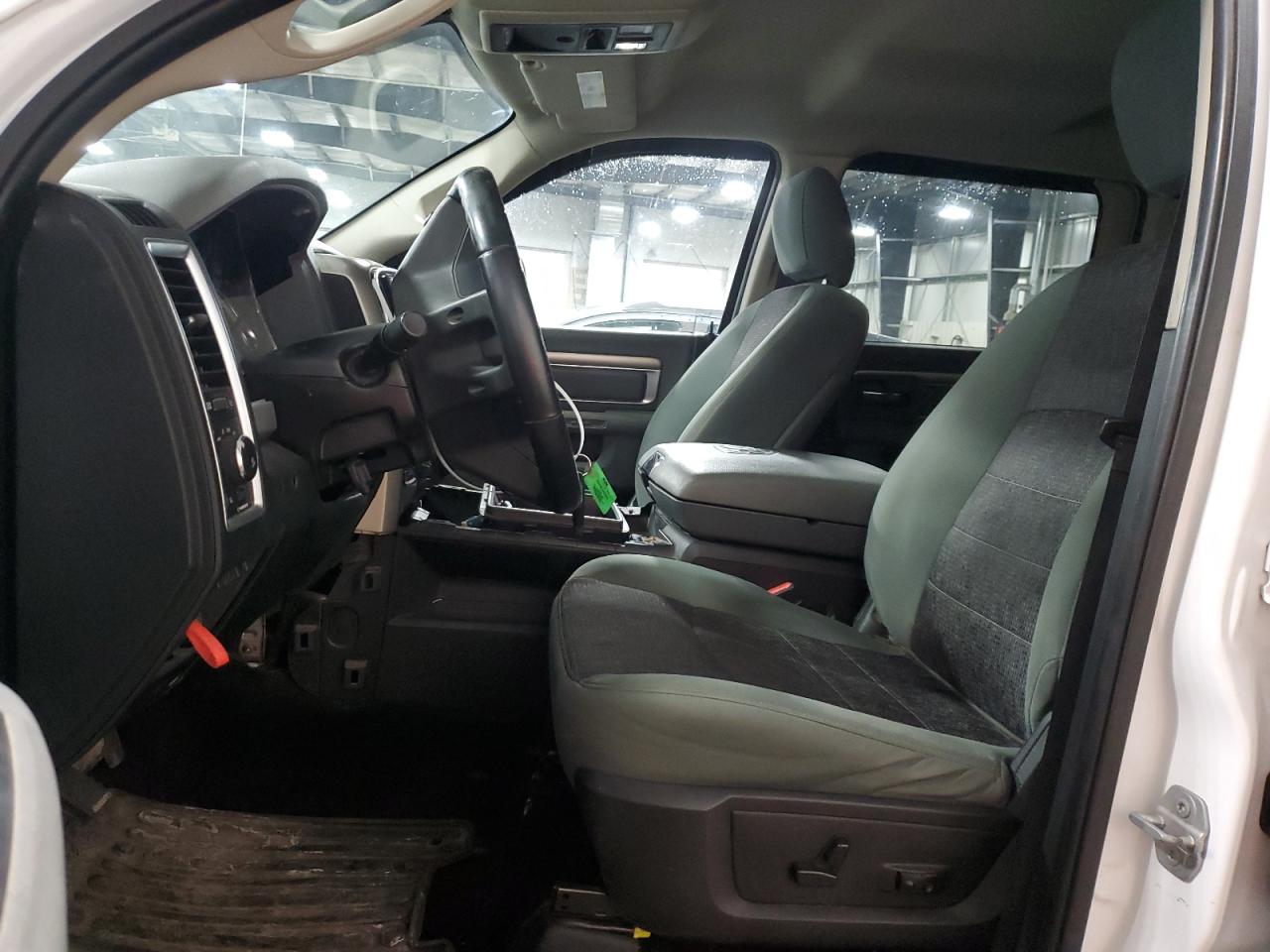 2015 RAM 1500 - Image 7